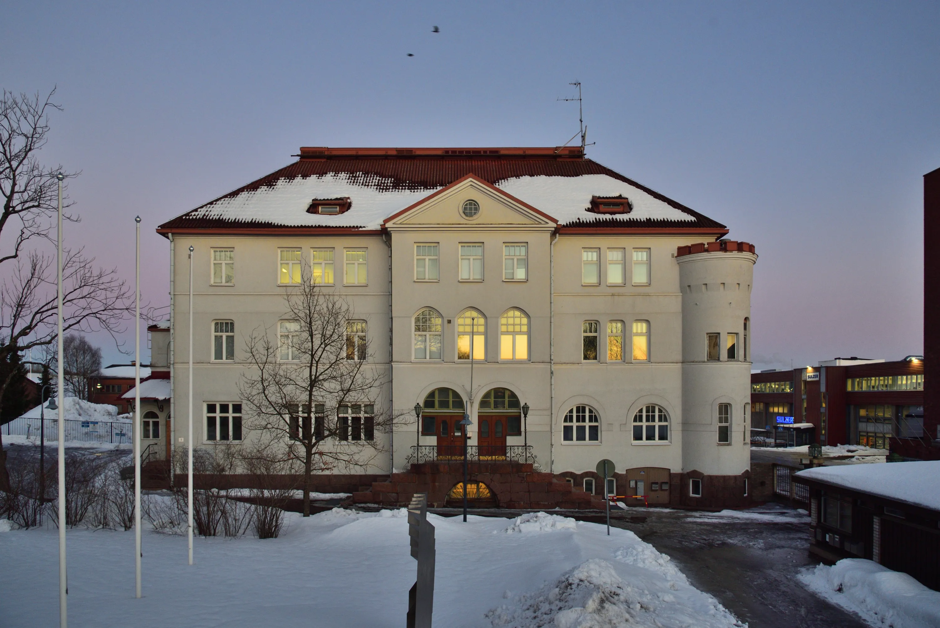 Päärakennus Karhulan teollisuuspuistossa