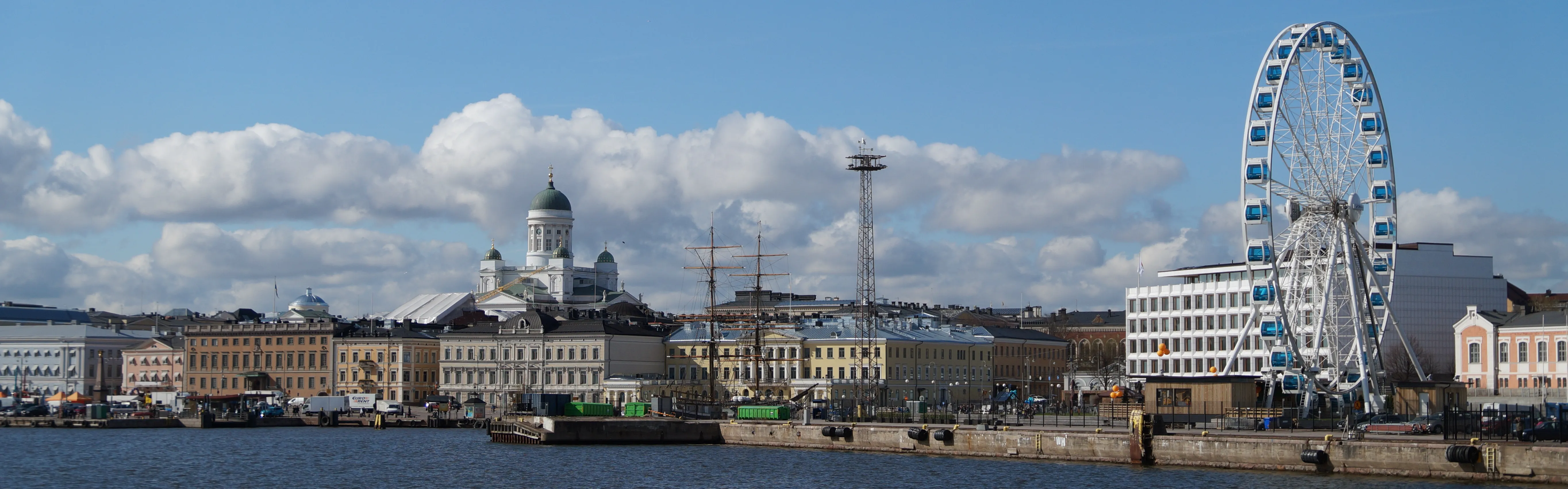 Rakennuksia Helsingin keskustassa