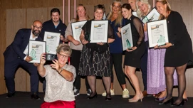 Toimitusjohtaja Marcus Karsten ja Coor Suomen Coor-Awards-voittajat 2024