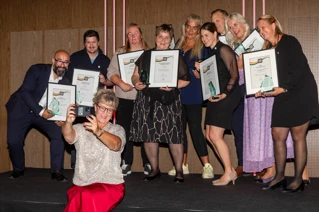 Toimitusjohtaja Marcus Karsten ja Coor Suomen Coor-Awards-voittajat 2024