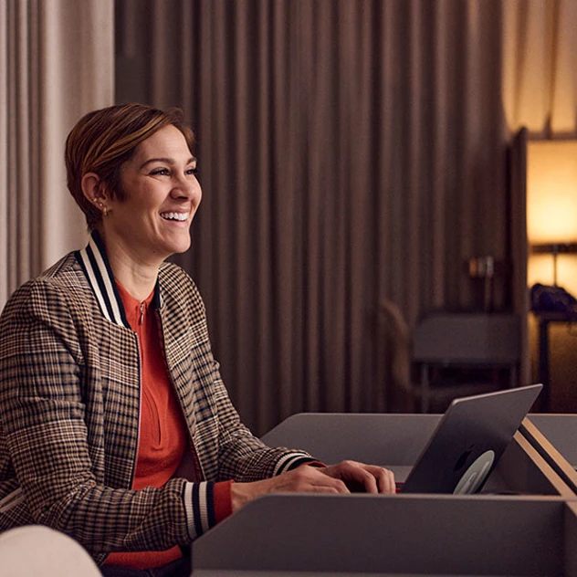 Nainen käyttää Simply by Cooria