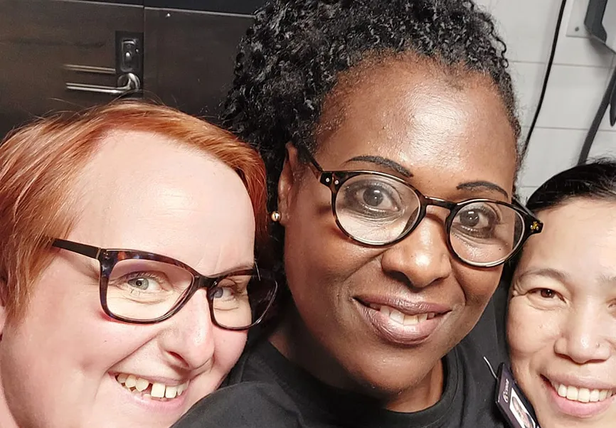 Tanja-Paulasaari-Aho ja tiimiläisiä