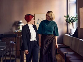 Toimistotyöntekijät-katsovat-toisiaan