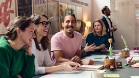 Coorin työntekijät suunnittelemassa